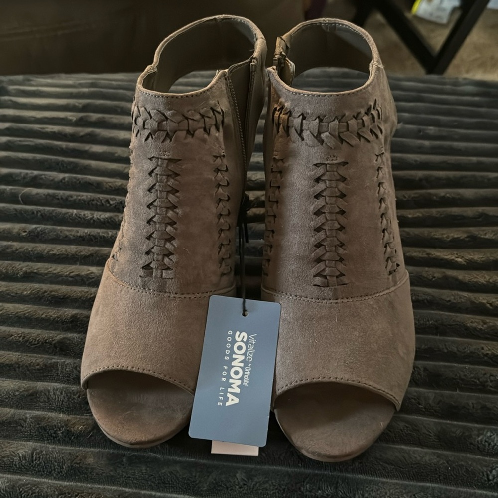 8.5 Wide NWT Sonoma Vitalize Ortholite Brown Bootie
